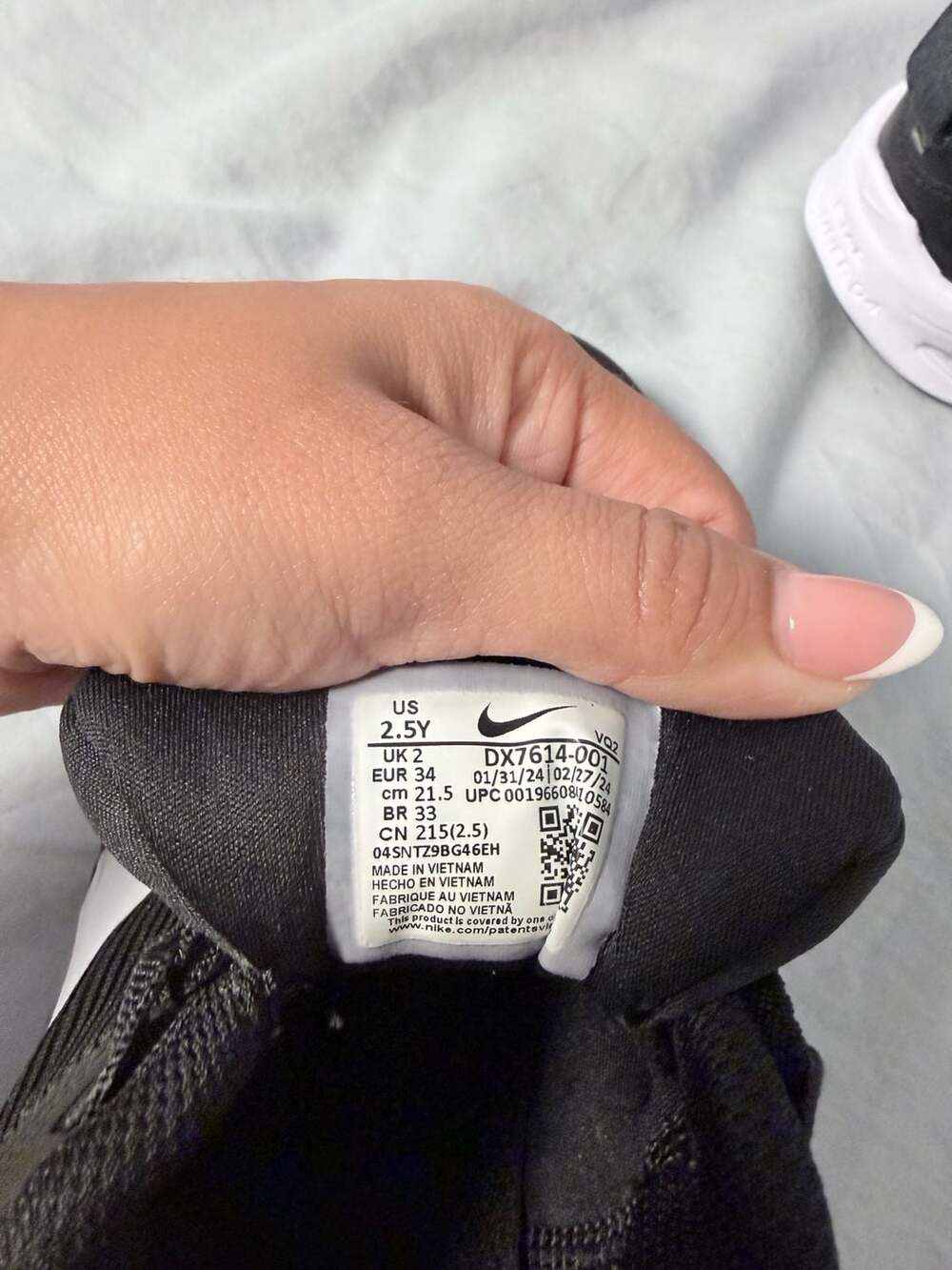Nike Star Runner 4 Big Kids' Road Running Shoes - Black/White Size 2.5 - Picture 8 of 9